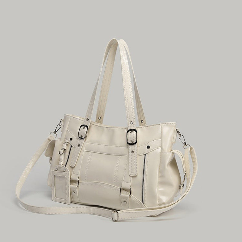 Damen Handtasche mit robustem Reißverschluss und stylischen Metallakzenten Nord Taschen