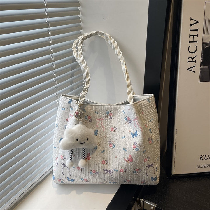 Damen modische Handtasche mit blumigem Design und verspieltem Anhänger Nord Taschen