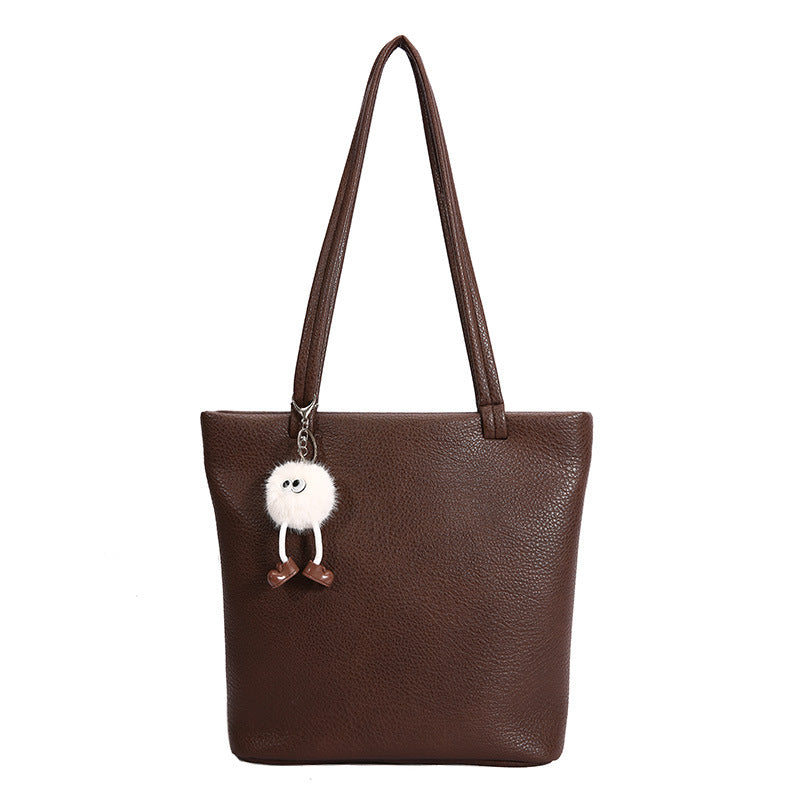 Damen modische Tragetasche aus robustem Leder mit charmantem Anhänger Nord Taschen