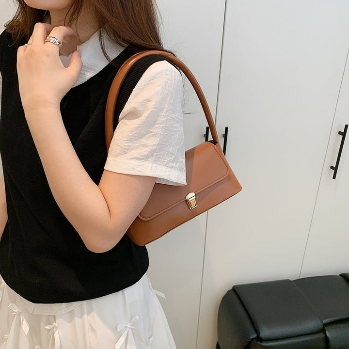 Damen moderne Umhängetasche mit elegantem Klappverschluss Nord Taschen
