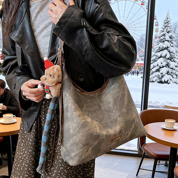 Damen Hobo-Tasche aus weichem, gewaschenem Material mit süßem Anhänger Nord Taschen