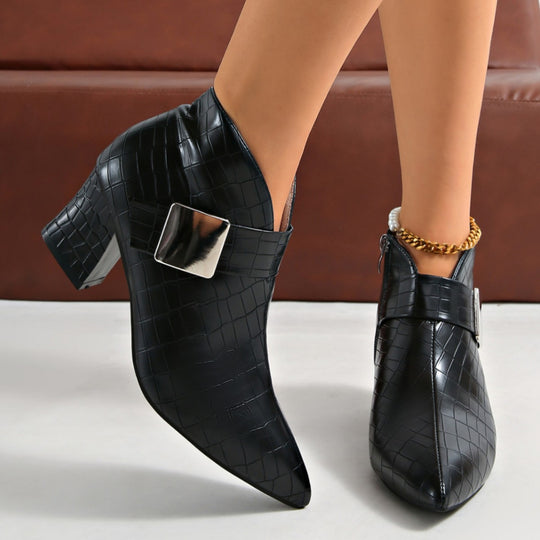 Damen knöchelhohe Stiefelette mit Kroko-Prägung, spitzer Zehenform und dekorativer Schnalle Nord Taschen
