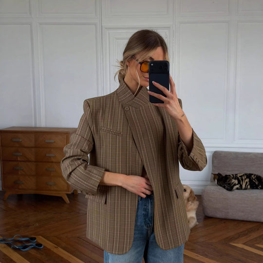 Damen 60+ karierter Mantelblazer mit Mandarinkragen, asymmetrischer Überlappung und Pattentaschen Nord Taschen