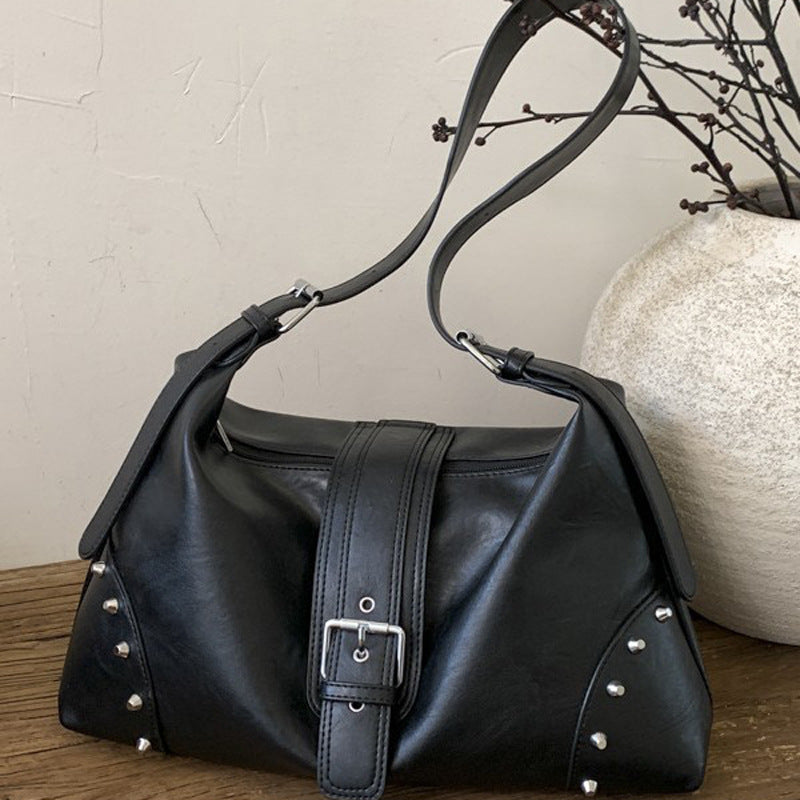 Damen Hobo-Tasche mit dekorativen Nieten und elegantem Klappenverschluss Nord Taschen