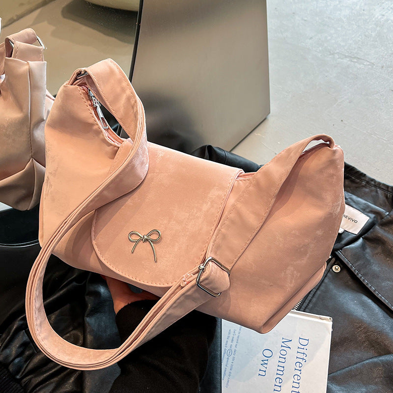 Damen Schultertasche mit elegantem Samtmaterial und verspieltem Schleifendetail Nord Taschen