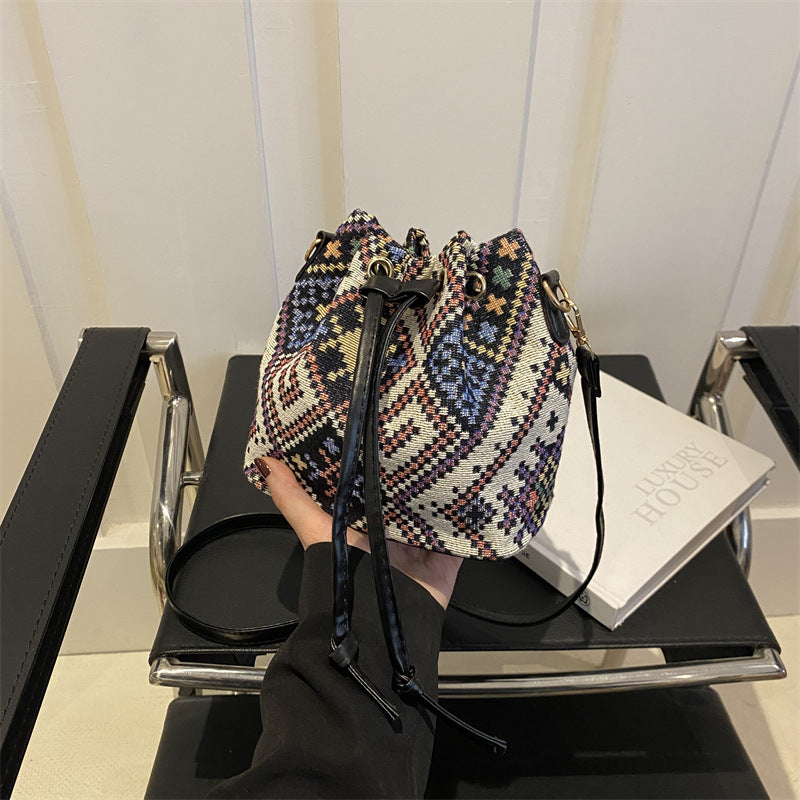 Damen Beuteltasche aus hochwertigem gewebtem Material mit praktischen Tragegriffen Nord Taschen
