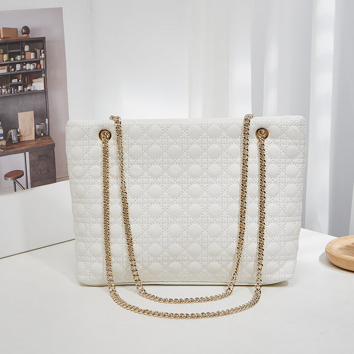 Damen Einkaufstasche mit eleganter Steppung und goldfarbener Kette Nord Taschen