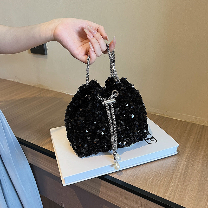 Damen Glamouröse Clutch mit Kettenverzierung Nord Taschen