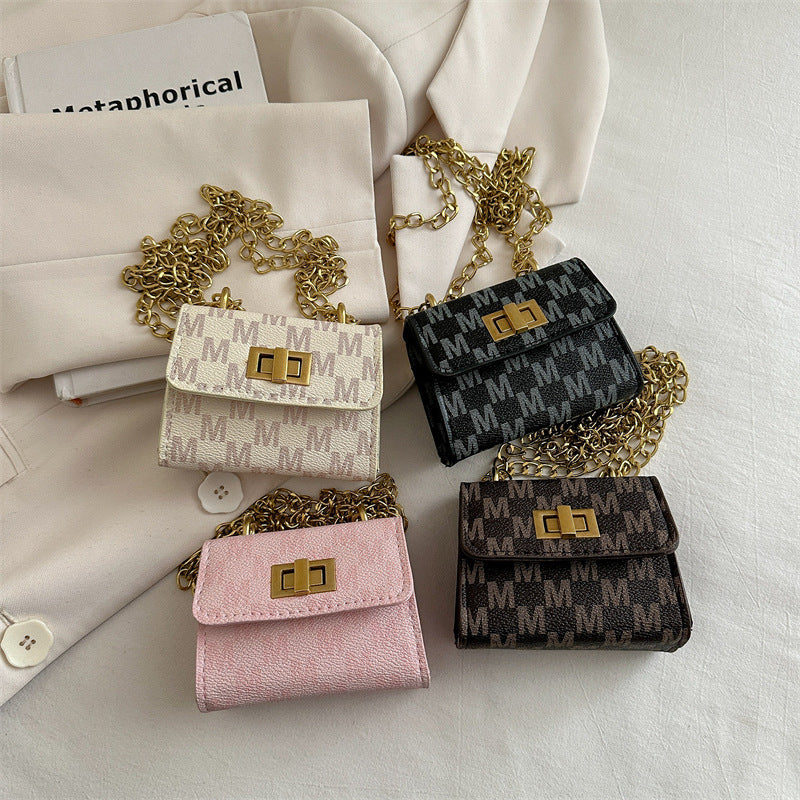 Damen Mini-Portemonnaie mit eleganter Kettenverzierung Nord Taschen
