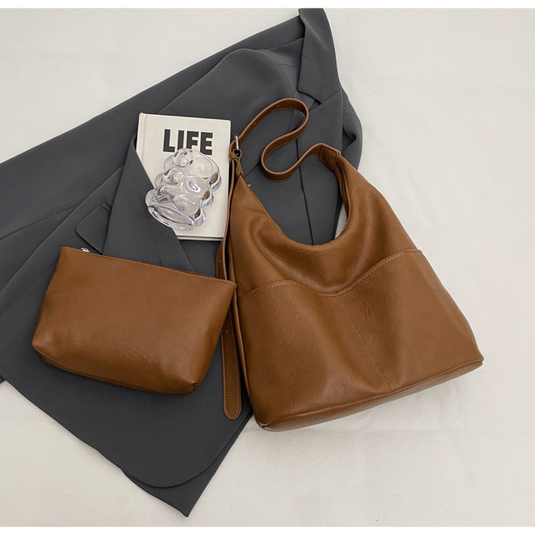 Damen moderne Wildleder-Handtasche mit verspieltem Anhänger Nord Taschen