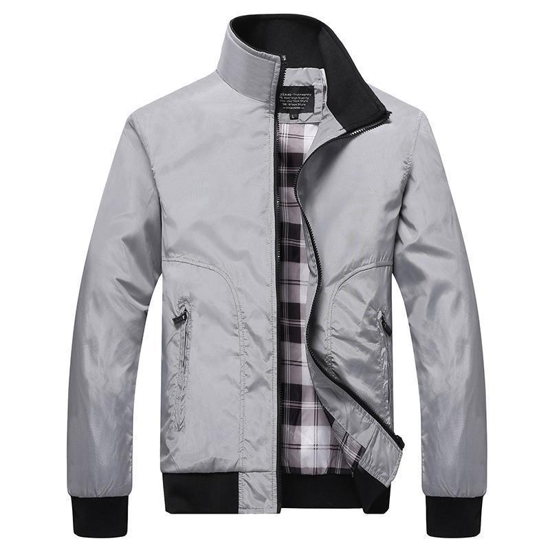 Herren leichter Nylon-Bomber mit kariertem Innenfutter, hohem Stehkragen und Reißverschlusstaschen Nord Taschen