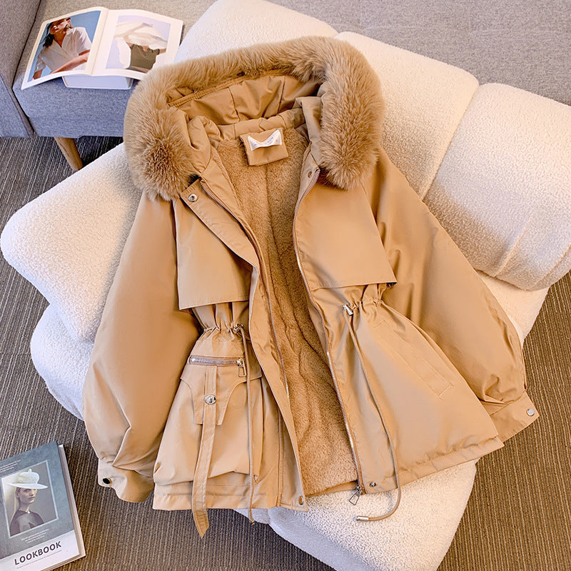 Damen nan kurze Utility-Parka mit Kordelzugtaillierung, abnehmbarem Webpelzkragen und asymmetrischen Taschen Nord Taschen