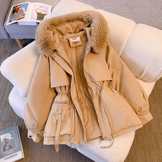 Damen nan kurze Utility-Parka mit Kordelzugtaillierung, abnehmbarem Webpelzkragen und asymmetrischen Taschen Nord Taschen
