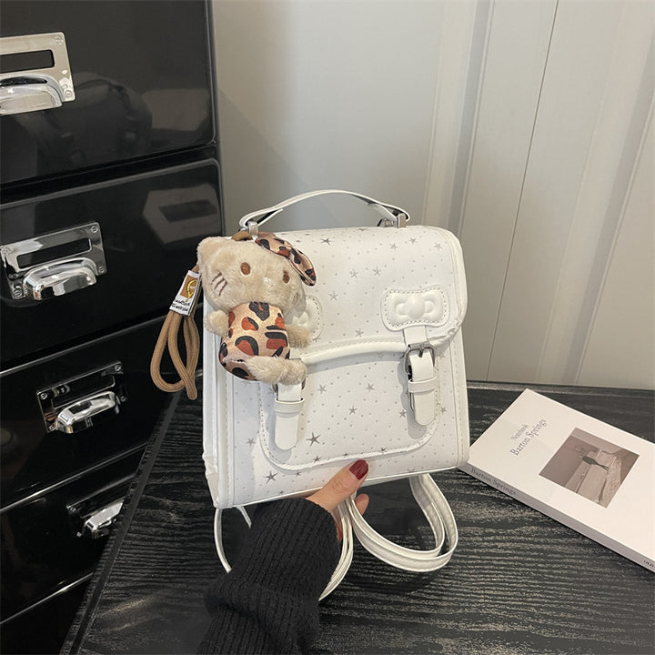 Damen Rucksackhandtasche mit niedlichem Tieranhänger und glänzender Oberfläche Nord Taschen