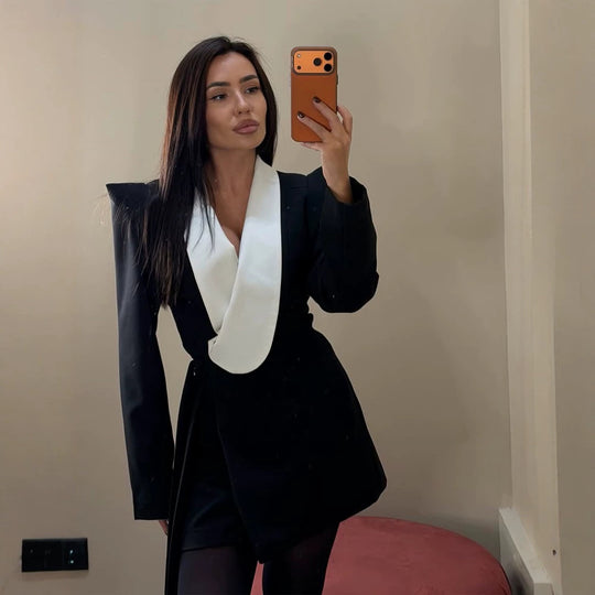 Damen Tailliertes Blazerkleid mit kontrastierendem Schalkragen und strukturierten Schultern Nord Taschen