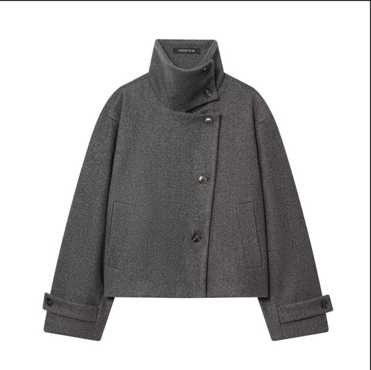 Damen Cropped Wollmix-Kurzjacke mit hohem Stehkragen, asymmetrischer Knopfleiste und Krempelmanschetten Nord Taschen