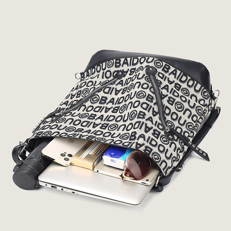 Damen Hobo-Tasche mit innovativem Logo-Design und praktischen Innenfächern Nord Taschen