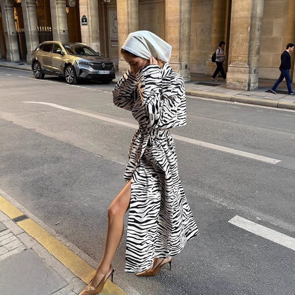 Damen Maxilanger Trenchcoat im Animal-Print mit voluminösem Schalkragen, bindegürtel und kastiger Silhouette Nord Taschen