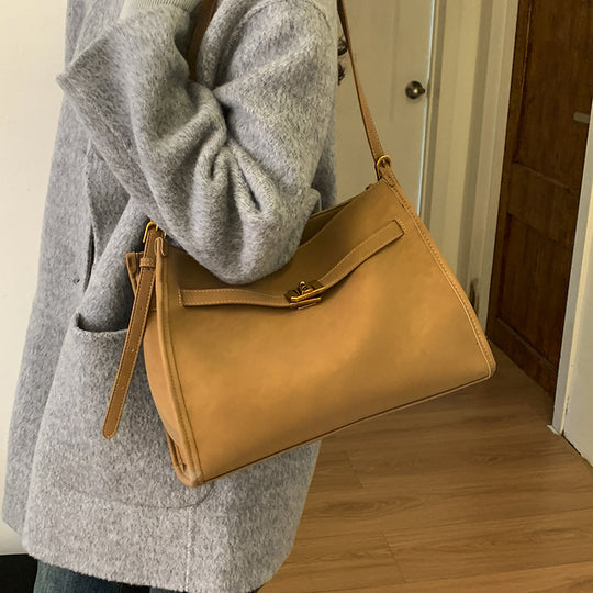 Damen elegante Umhängetasche aus hochwertigem Veloursleder mit feinem Verschluss Nord Taschen
