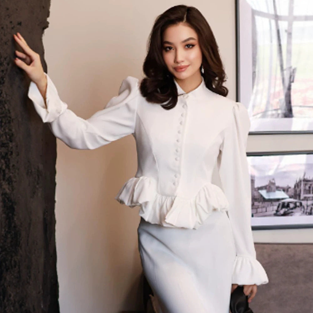 Damen Taillierte Peplum-Bluse mit Stehkragen, bezogener Knopfleiste und Puffärmeln Nord Taschen