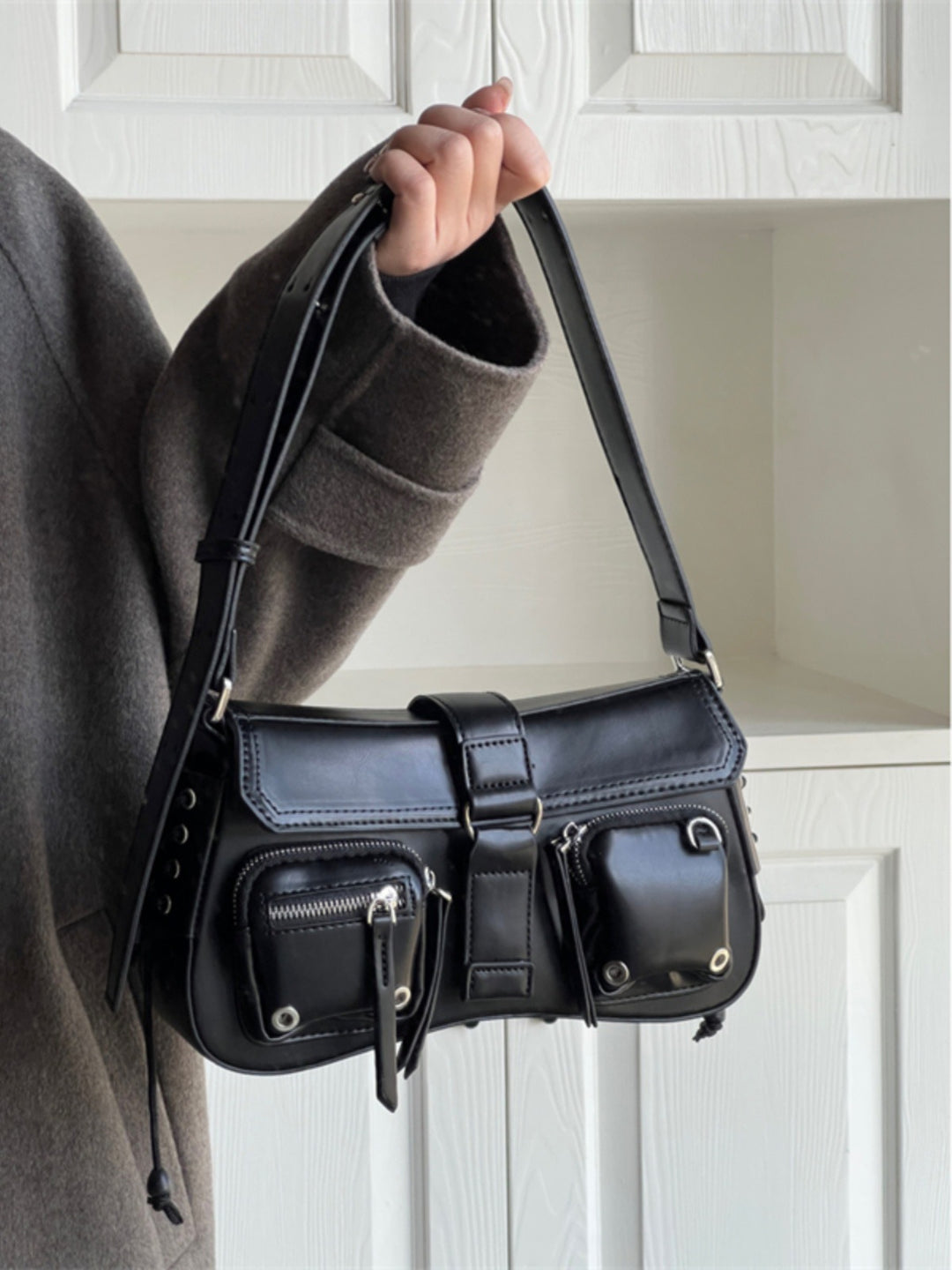 Damen Schultertasche mit mehreren Reißverschlussfächern und eleganter Form Nord Taschen