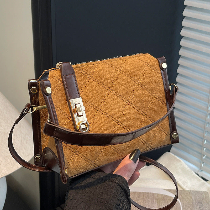 Damen Handtasche mit luxuriösem samtigem Obermaterial und modernen Akzenten Nord Taschen