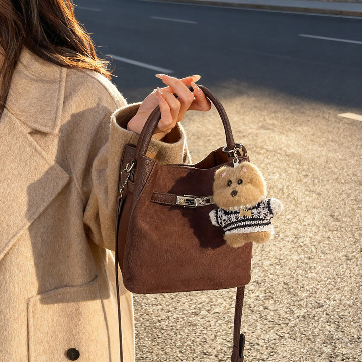 Damen modische Handtasche mit kuscheligem Teddy-Anhänger Nord Taschen