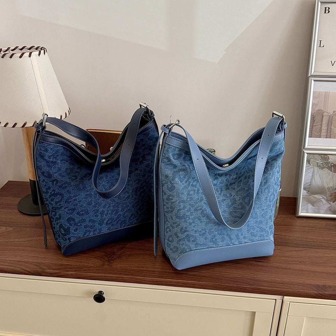 Damen Hobo-Tasche mit elegantem Leodruck und verstellbarem Schulterriemen Nord Taschen