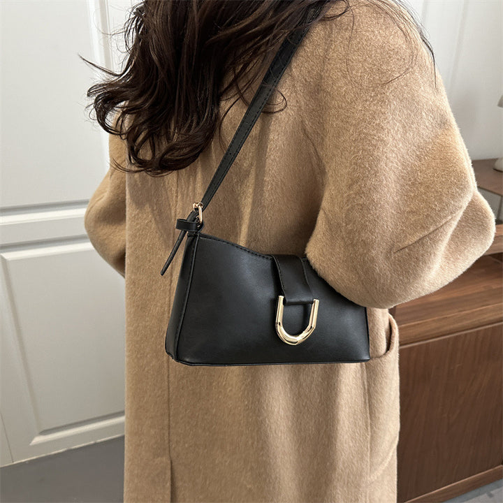 Damen Umhängetasche mit modischem Kettenverschluss und strukturiertem Design Nord Taschen