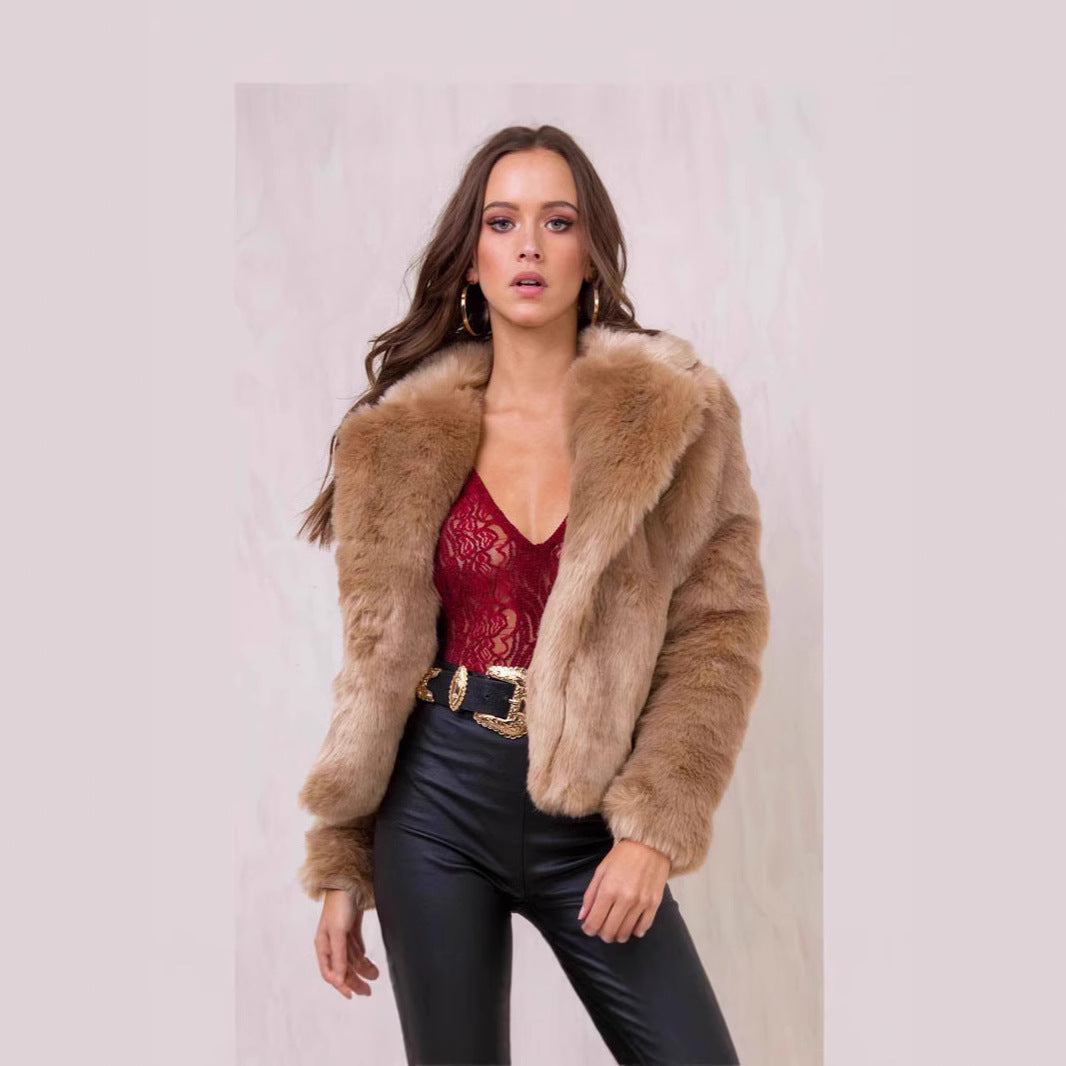 Damen Kurze Plüschjacke mit voluminösem Schalkragen und kastiger Silhouette Nord Taschen