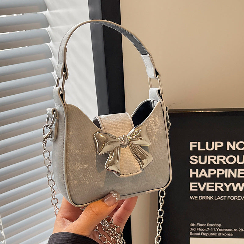Damen Handtasche mit glänzendem Schleifenverschluss Nord Taschen