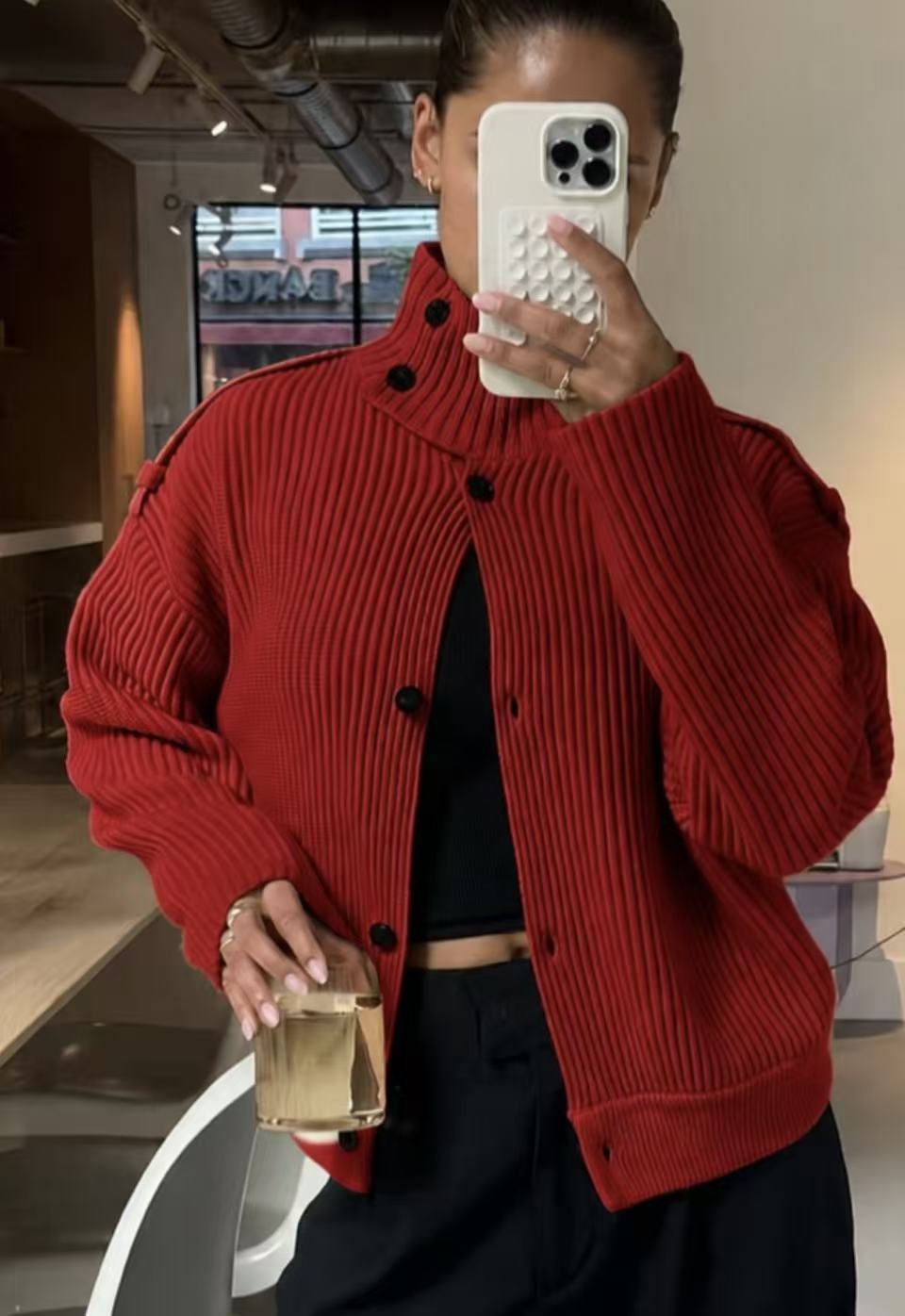 Damen 80+ kurzer Rippstrick‑Cardigan mit hohem Stehkragen und Knopfleiste Nord Taschen