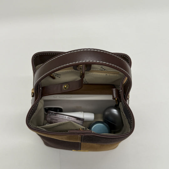 Damen Mini-Hobo-Tasche aus hochwertigem Veloursleder mit dekorativen Nähten Nord Taschen