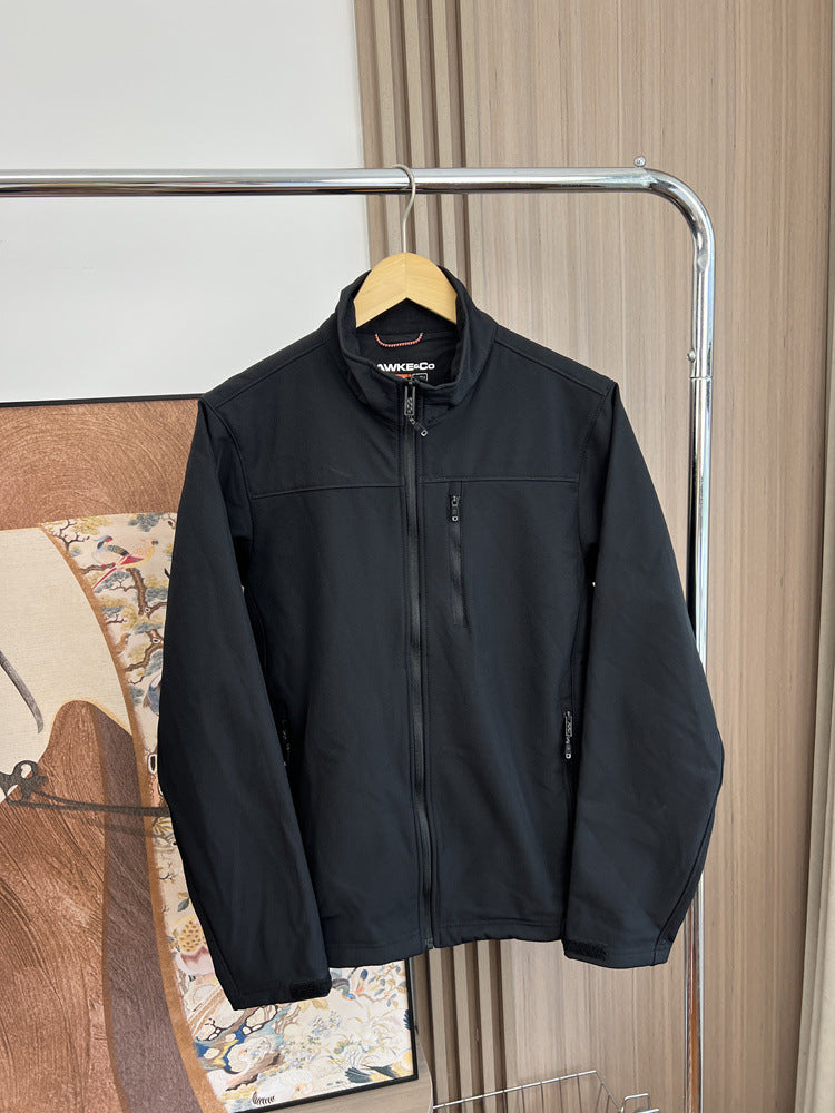Herren Softshell‑Jacke mit Stehkragen, wasserabweisender Funktion und Reißverschlusstaschen Nord Taschen