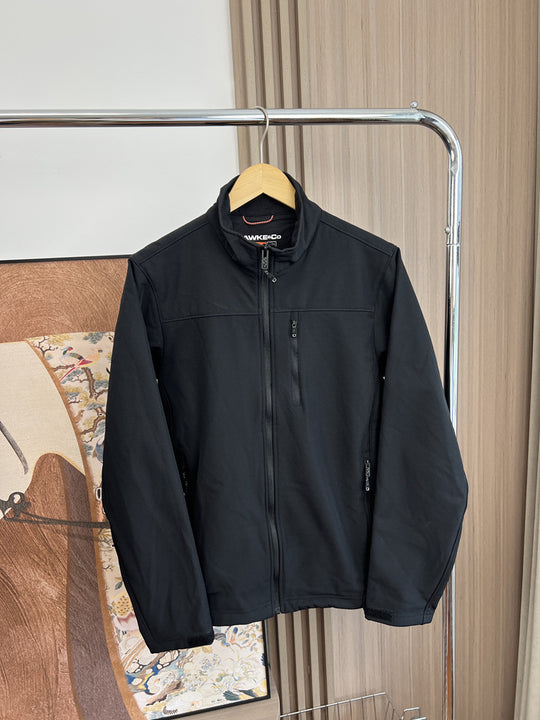 Herren Softshell‑Jacke mit Stehkragen, wasserabweisender Funktion und Reißverschlusstaschen Nord Taschen