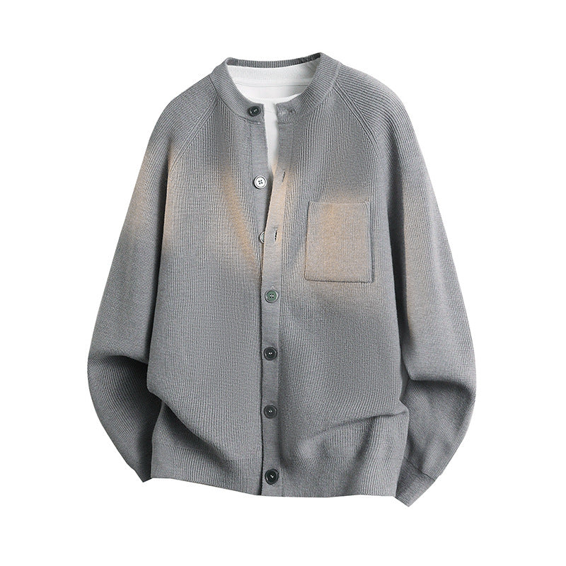 Unisex Leichter Feinstrick-Cardigan mit Rundhalsausschnitt, Brusttasche und Raglanärmeln Nord Taschen