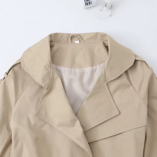 Damen Kurzer Taillierter Trench‑Blouson mit Kapuzenkragen, Schleifenbindegürtel und Raglanärmeln Nord Taschen