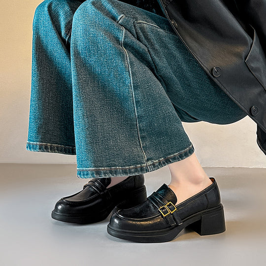 Damen Loafer mit skulpturalem Blockabsatz und Doppelriemen-Detail Nord Taschen