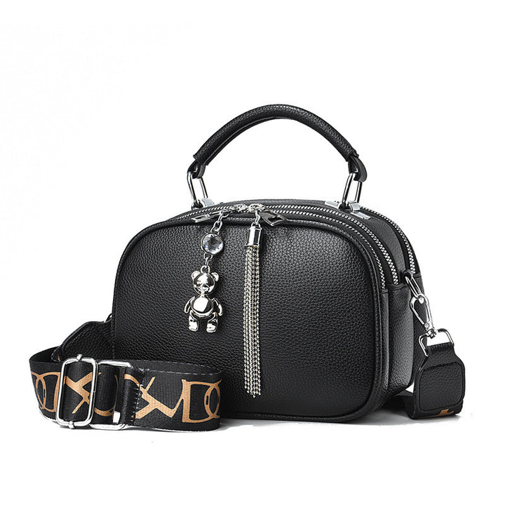 Damen Handtasche mit süßem Bärchen-Anhänger und verstellbarem Schultergurt Nord Taschen