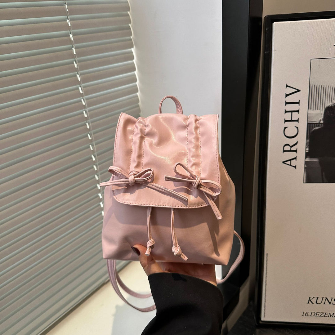 Damen moderne Rucksacktasche mit praktischen Zugbändern Nord Taschen