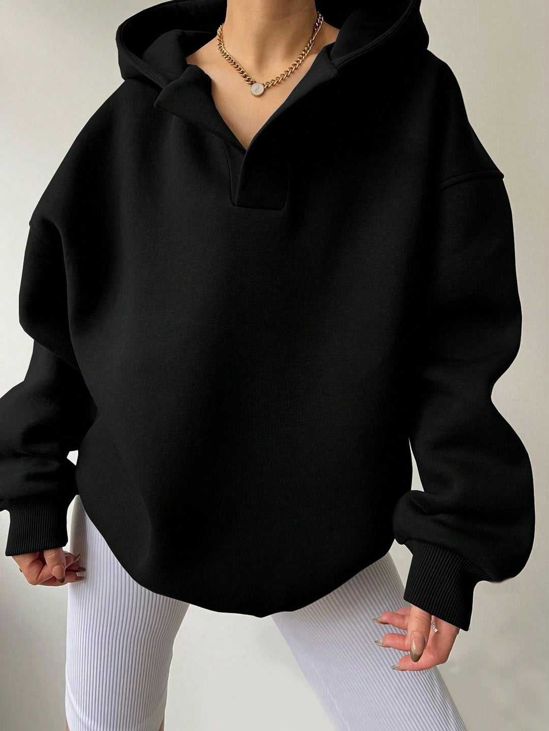 Damen Oversized Hoodie mit kurzem Kragen und praktischen Seitentaschen