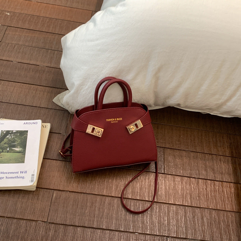 Damen elegante Handtasche mit verspieltem Verschluss Nord Taschen