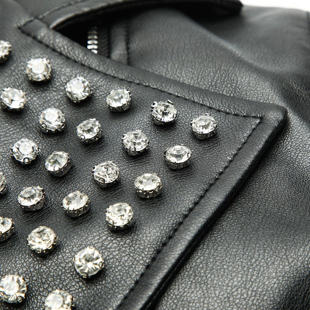 Damen Asymmetrische Bikerjacke aus Kunstleder mit genietetem Revers und gesteppter Armzone Nord Taschen