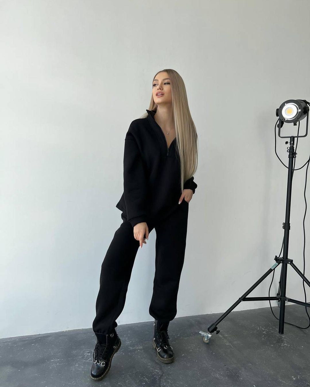 Damen Cropped-Sweatshirt-Set mit hohem Kragen und High-Waist-Jogginghose Nord Taschen