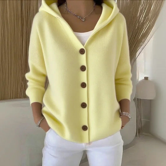Damen Kapuzenstrickjacke mit Praktischen Knopfdetails und Lässigem Schnitt