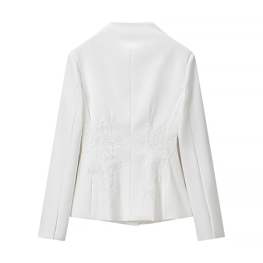 Damen Taillierte Kurzjacke mit Stehkragen und floraler Stickerei Nord Taschen