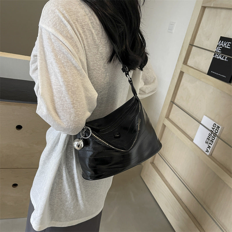 Damen Handtasche im eleganten Wellen-Design | Nord Taschen