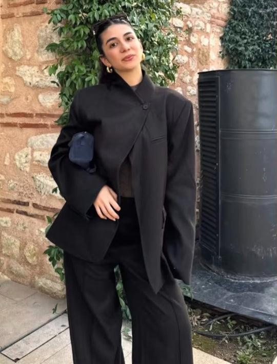 Damen Oversized-Blazer im Boxy-Schnitt mit asymmetrischem Stehkragen und verdeckter Knopfleiste Nord Taschen