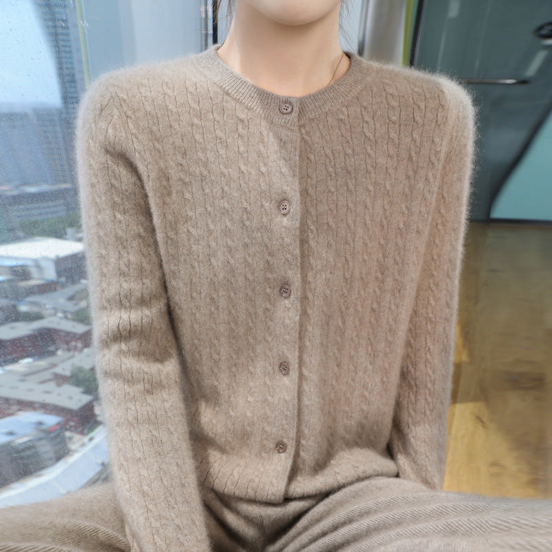 Damen Kurzgeschnitteter Feinstrick-Cardigan mit dezenter Struktur und Rundhalsausschnitt Nord Taschen