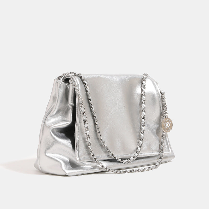 Damen Tasche mit luxuriösem Metallic-Finish und dekorativem Kettenriemen Nord Taschen